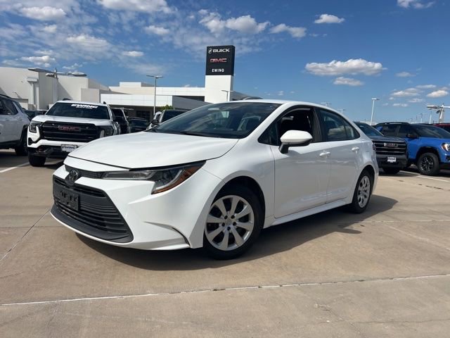 Used 2024 Toyota Corolla LE FWD image 2