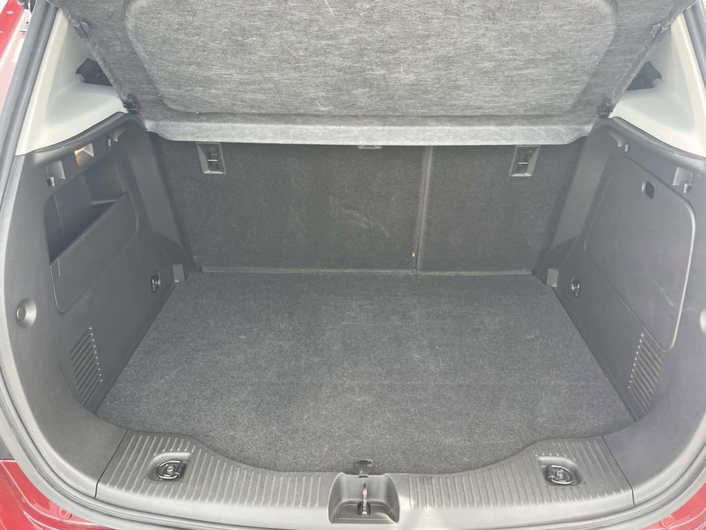 Used 2021 Chevrolet Trax LT w/ LT Convenience Package image 11