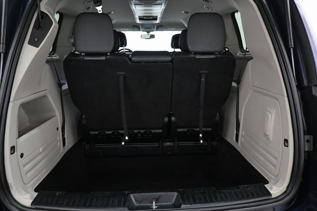 Used 2013 Chrysler Town & Country Touring image 14