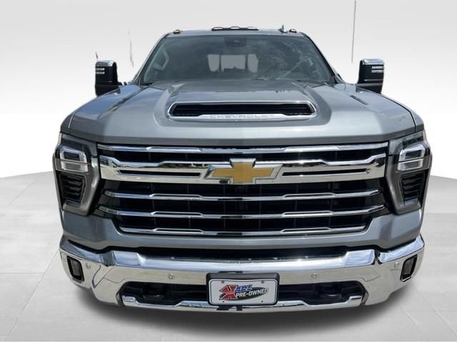 Used 2025 Chevrolet Silverado 2500 LTZ w/ LTZ Plus Package AWD/4WD image 10