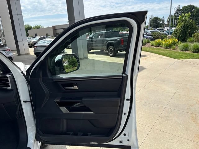 Used 2026 Toyota Tundra Limited AWD/4WD image 33