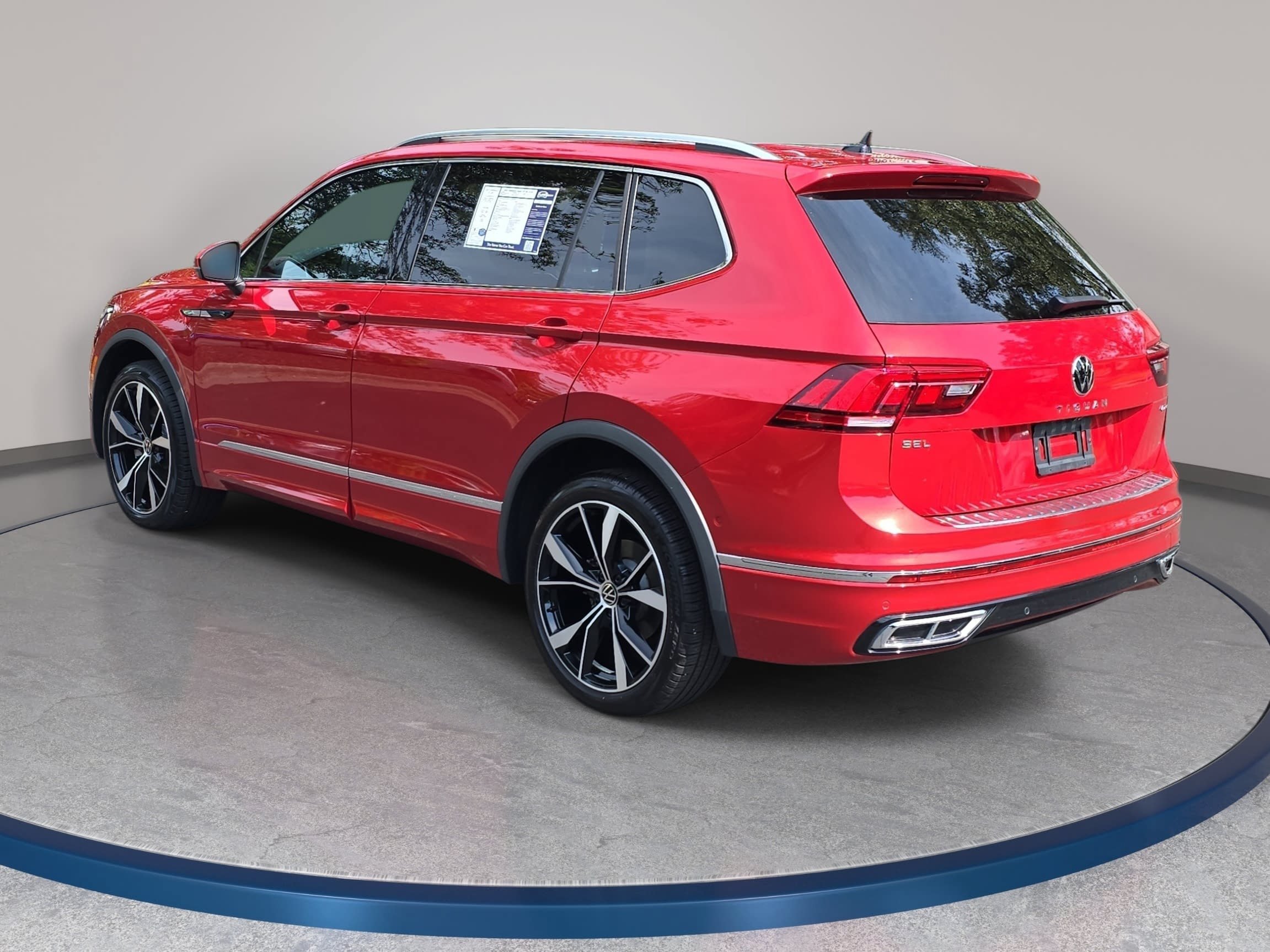 Certified 2024 Volkswagen Tiguan SEL R-Line AWD/4WD image 7
