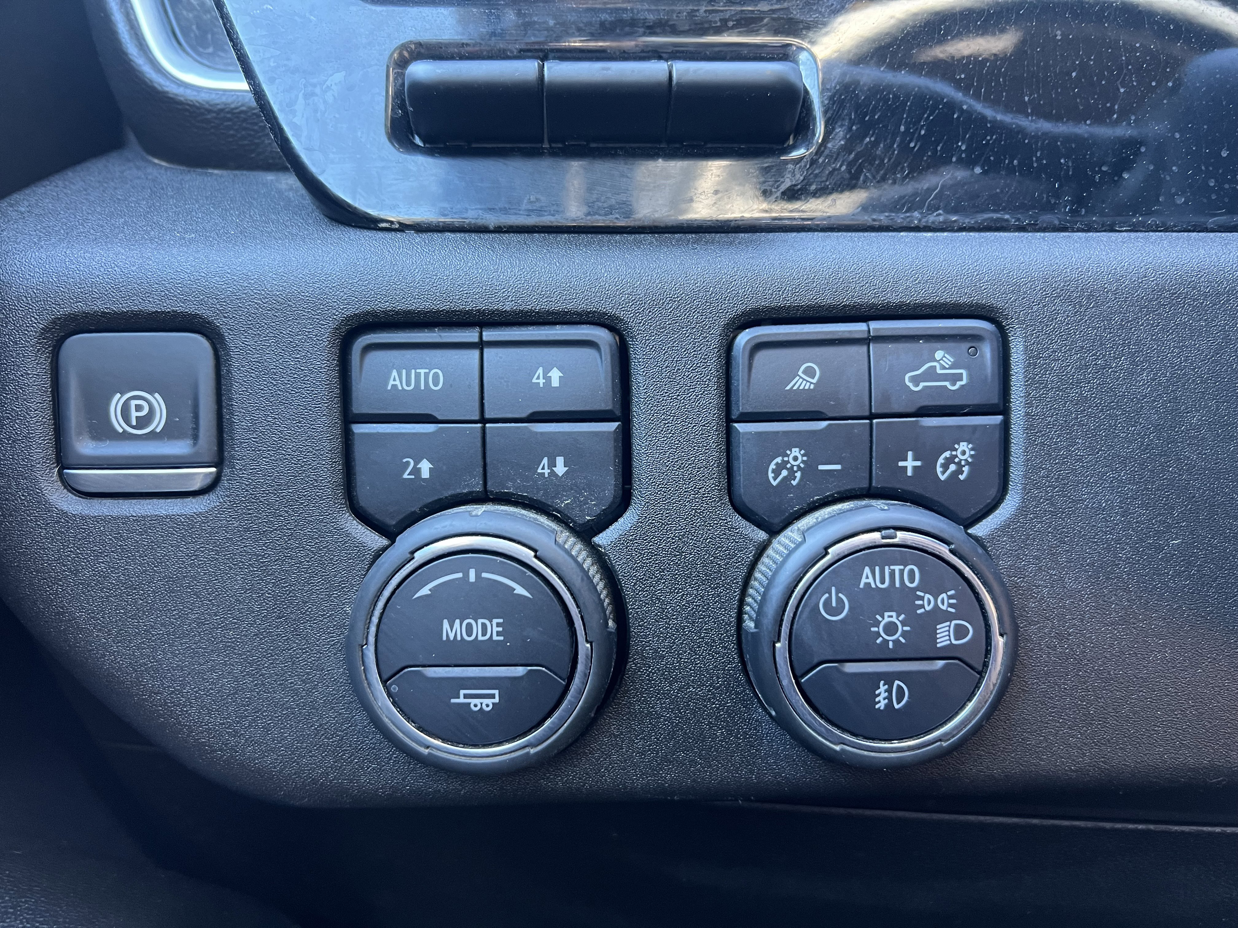 Certified 2024 Chevrolet Silverado 3500 High Country w/ Technology Package image 20