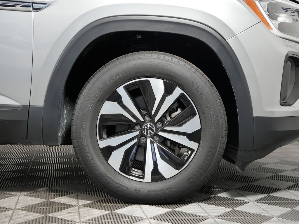 Used 2024 Volkswagen Atlas Cross Sport SE AWD/4WD image 12
