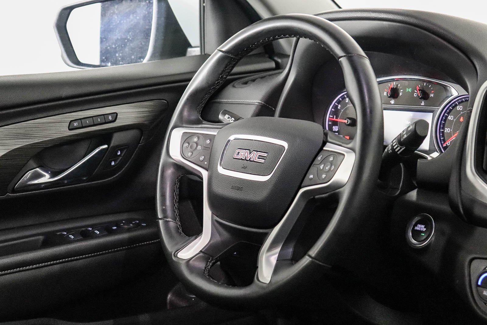 Used 2024 GMC Terrain SLT image 15
