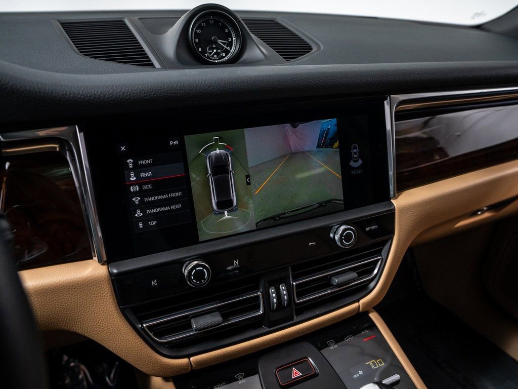 Certified 2025 Porsche Macan image 18