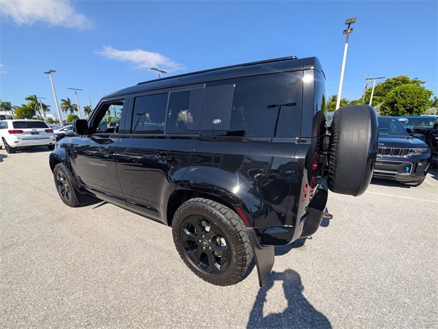 Used 2023 Land Rover Defender 110 X-Dynamic SE image 9