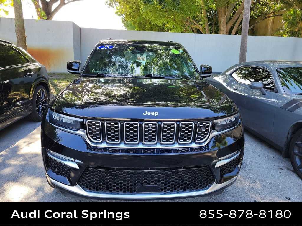 Used 2025 Jeep Grand Cherokee Summit AWD/4WD image 14