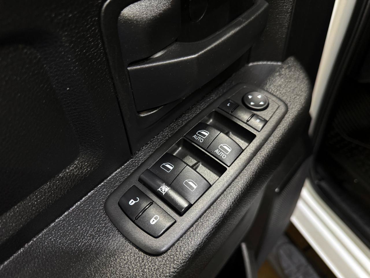 Used 2022 RAM 2500 Tradesman w/ Chrome Appearance Group AWD/4WD image 28