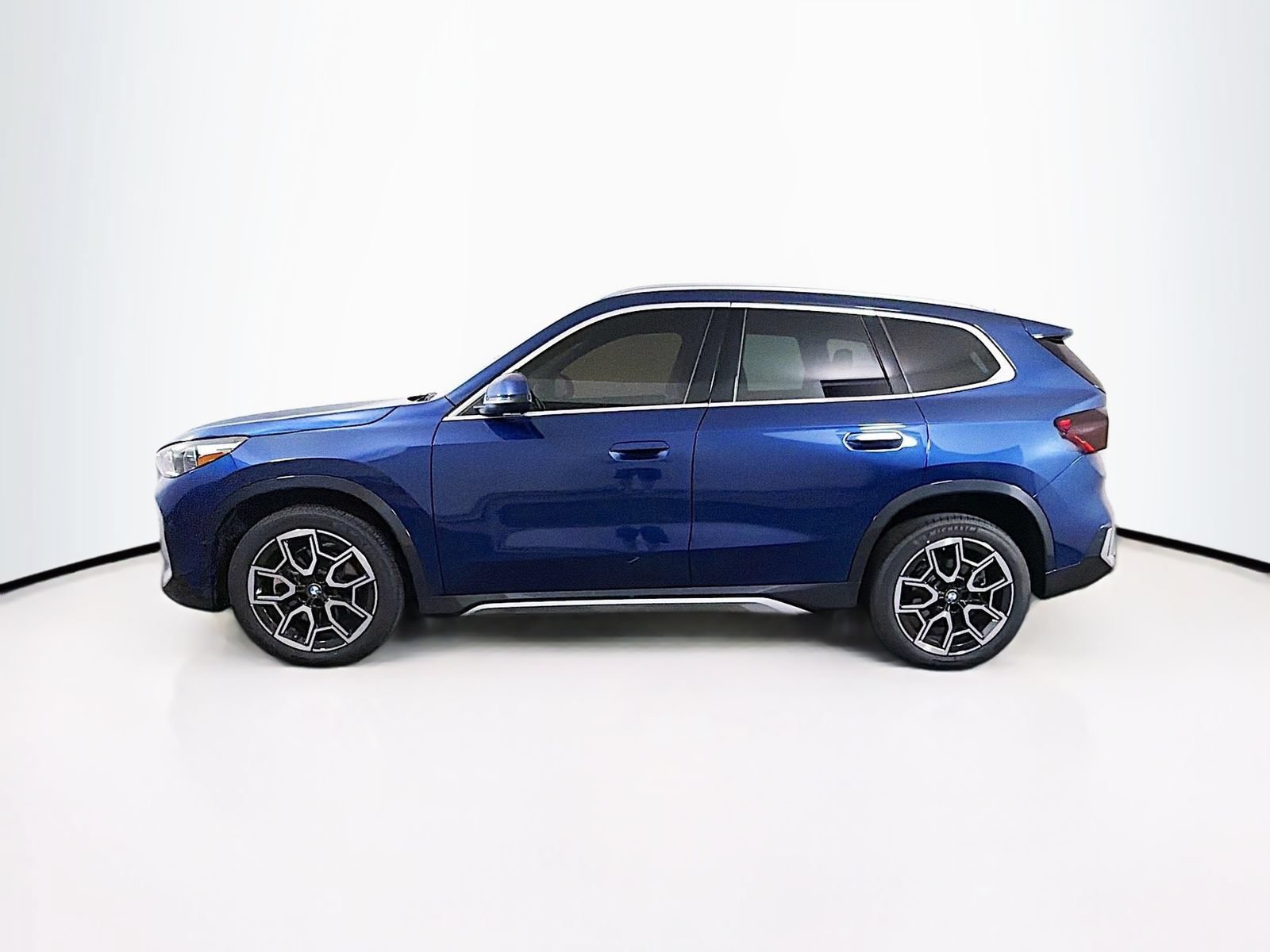 Used 2025 BMW X1 xDrive28i w/ Convenience Package AWD/4WD image 4