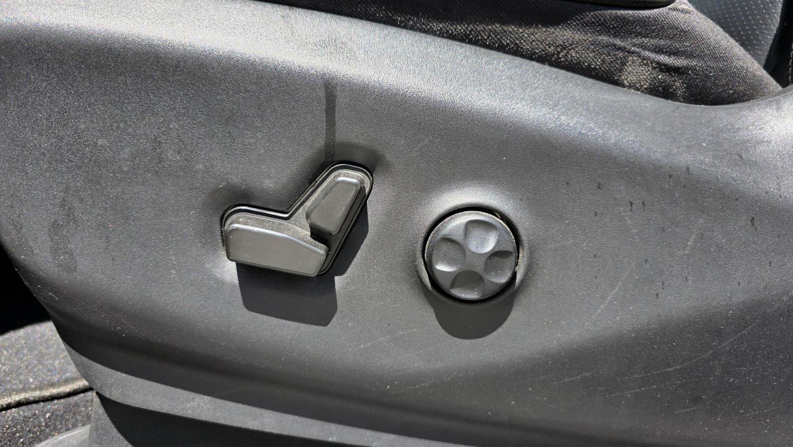 Used 2021 Chrysler Pacifica Touring-L w/ Uconnect Theater Family Group AWD/4WD image 10