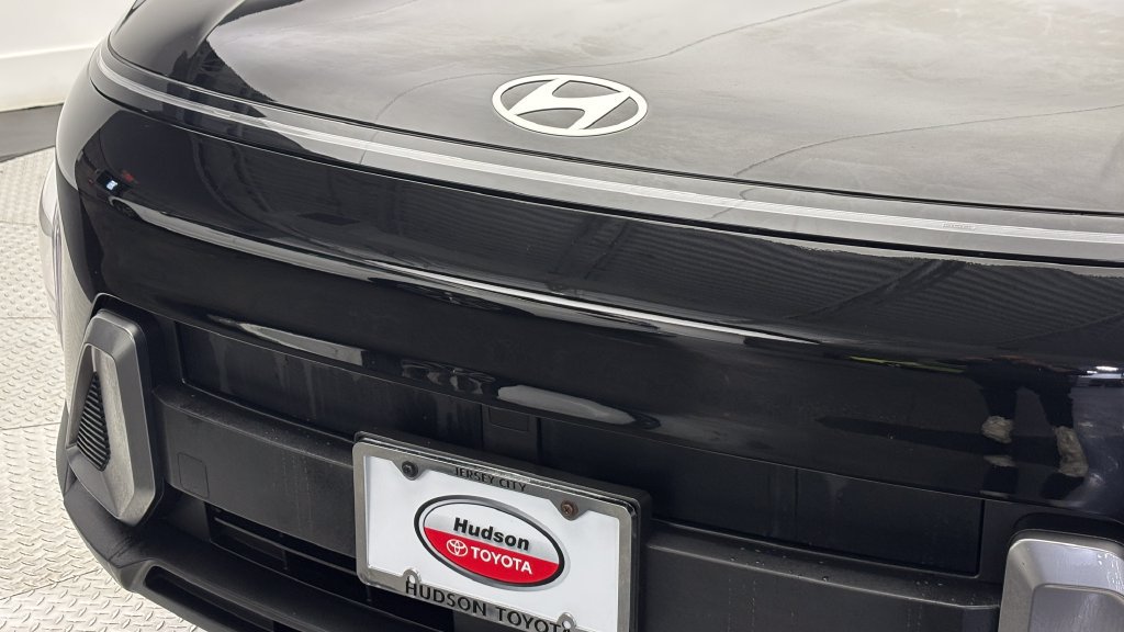 Used 2024 Hyundai Kona SE AWD/4WD image 2