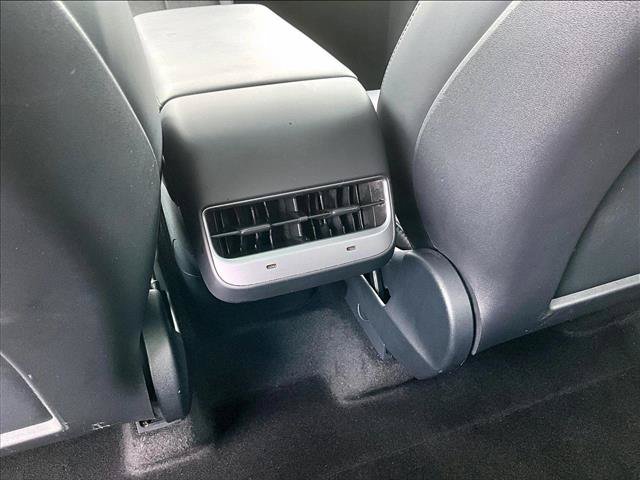 Used 2021 Tesla Model Y Long Range AWD/4WD image 24