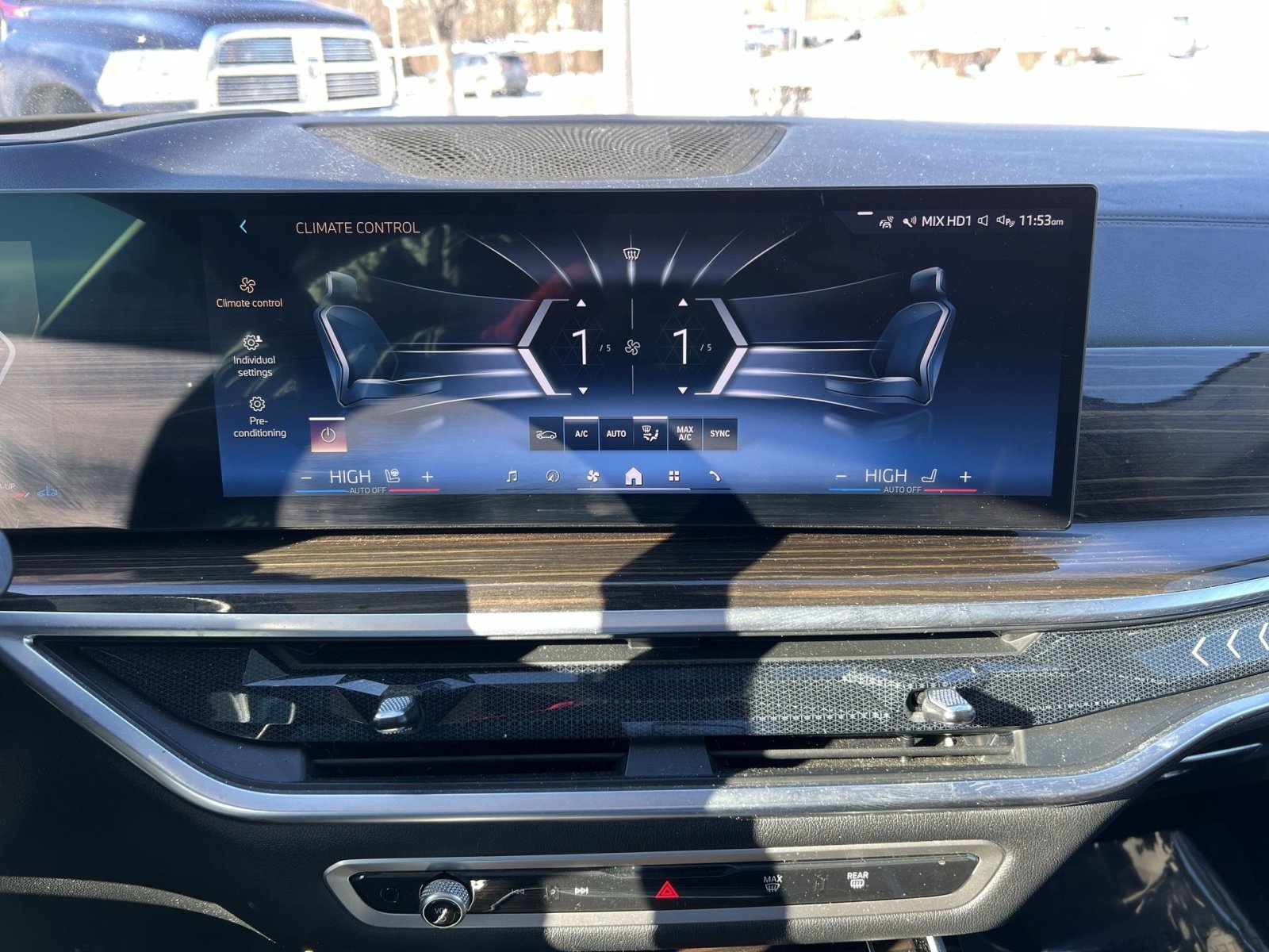 Used 2024 BMW X7 xDrive40i w/ Executive Package image 21