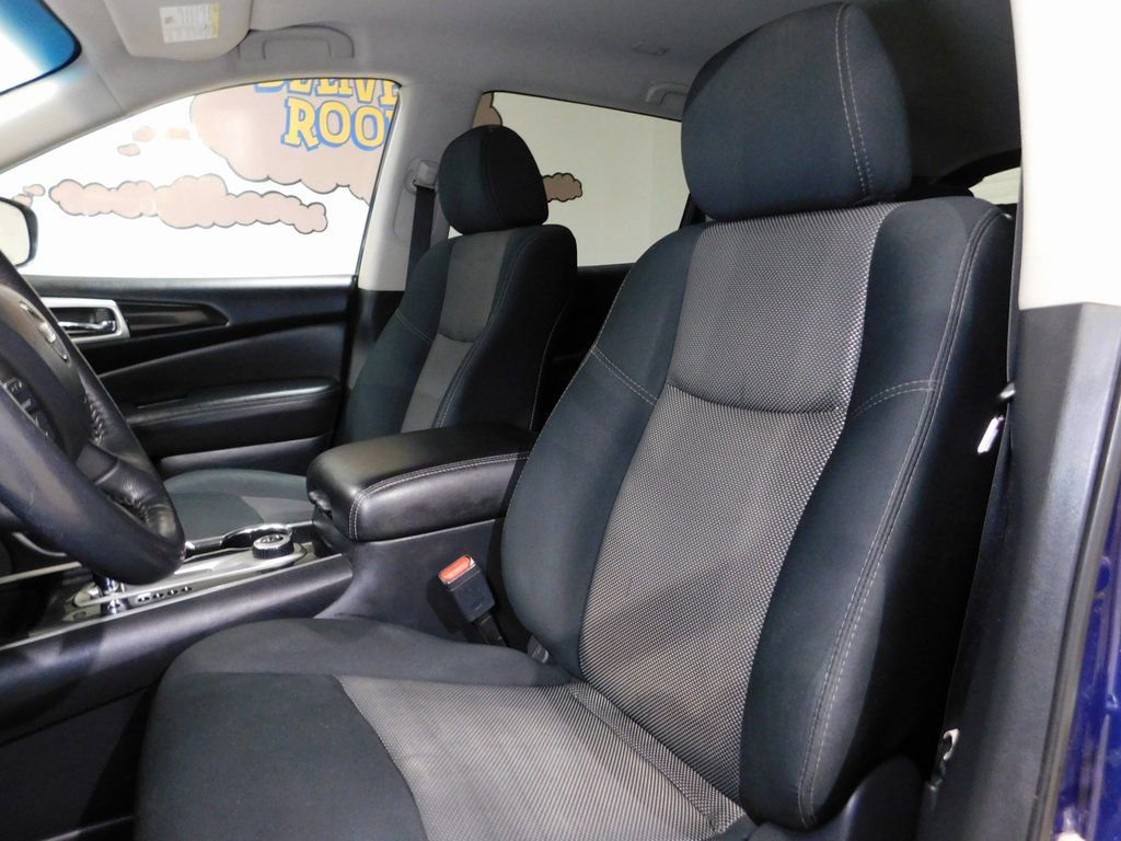 Used 2018 Nissan Pathfinder SV image 35