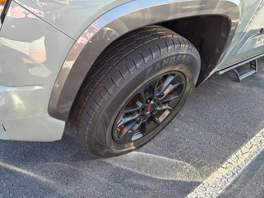 Used 2024 Toyota Tundra Limited AWD/4WD image 4