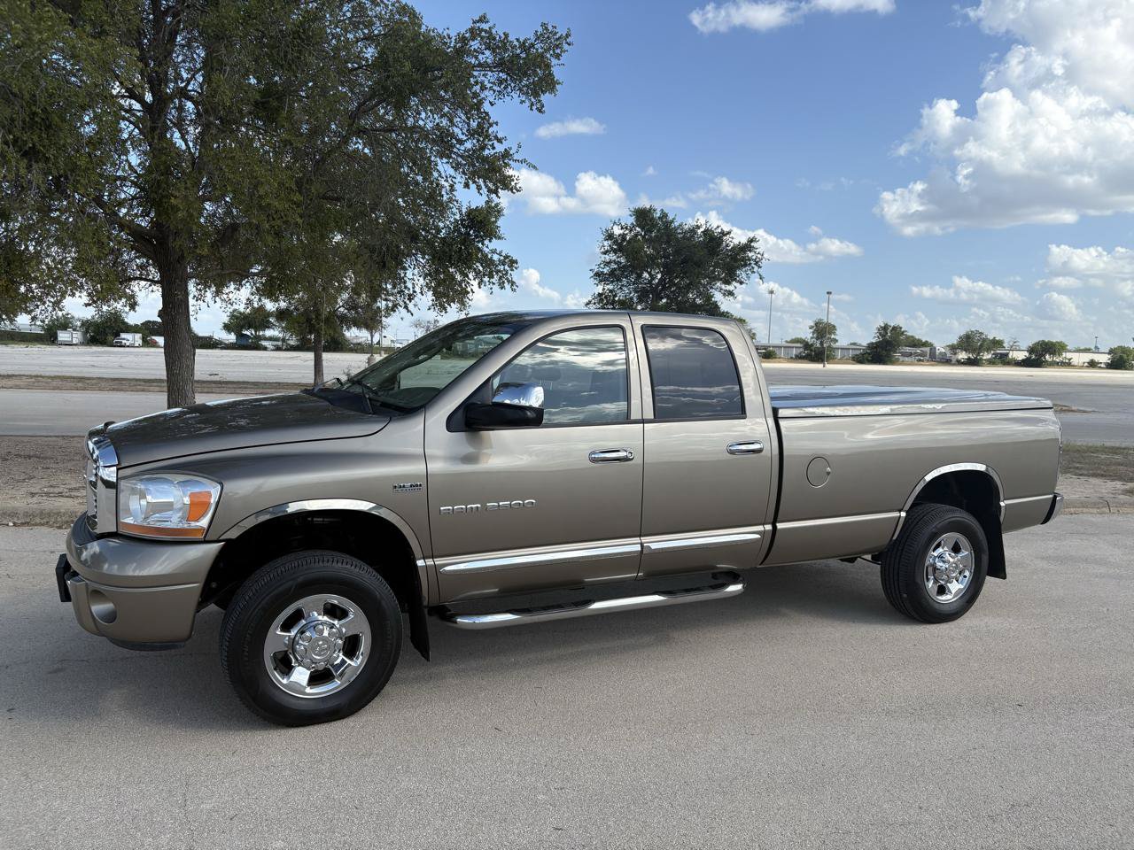 Used 2006 Dodge Ram 2500 Truck Laramie AWD/4WD image 4