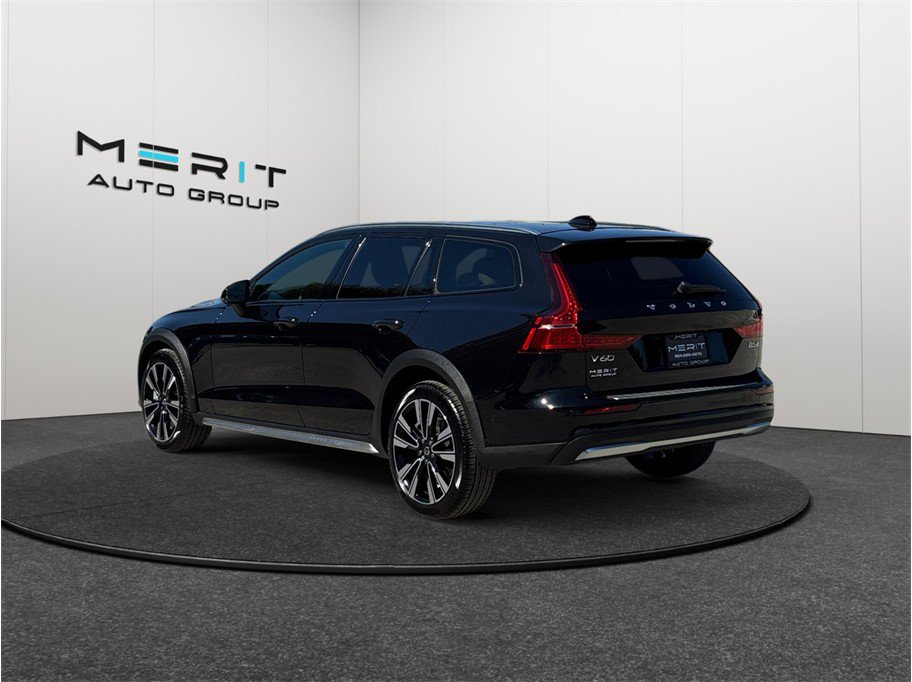 Used 2024 Volvo V60 B5 Cross Country Ultimate w/ Climate Package AWD/4WD image 7