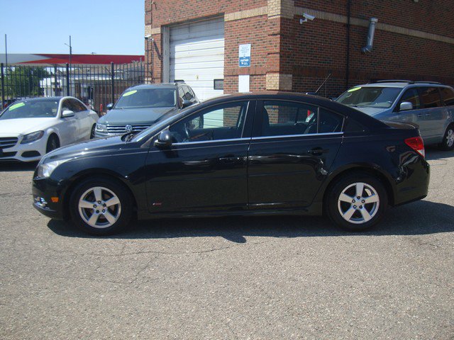 Used 2014 Chevrolet Cruze LT w/ RS Package image 2