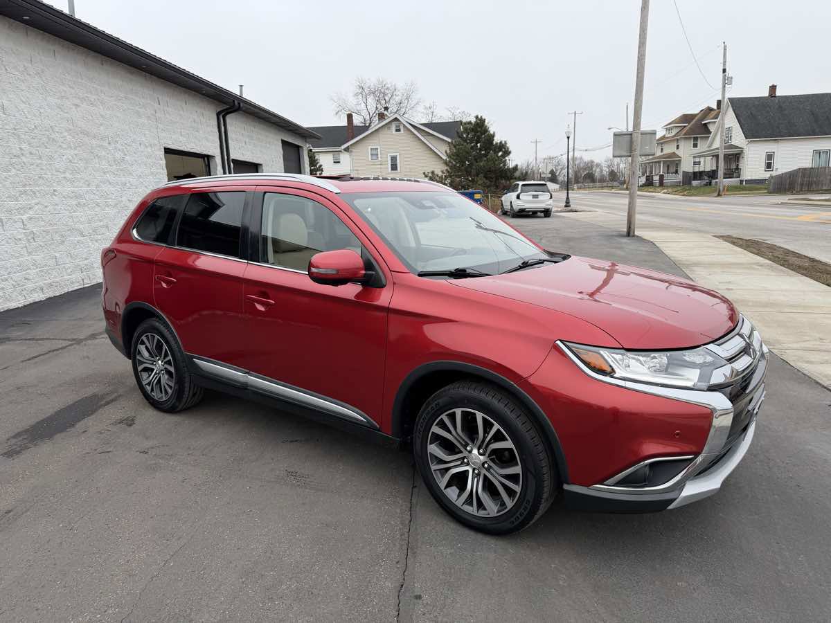 Used 2018 Mitsubishi Outlander SEL image 6