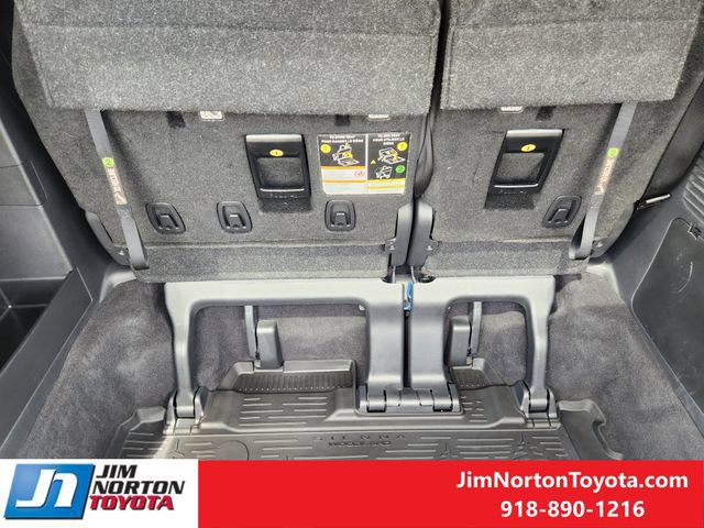Used 2025 Toyota Sienna XLE Woodland Edition AWD/4WD image 33