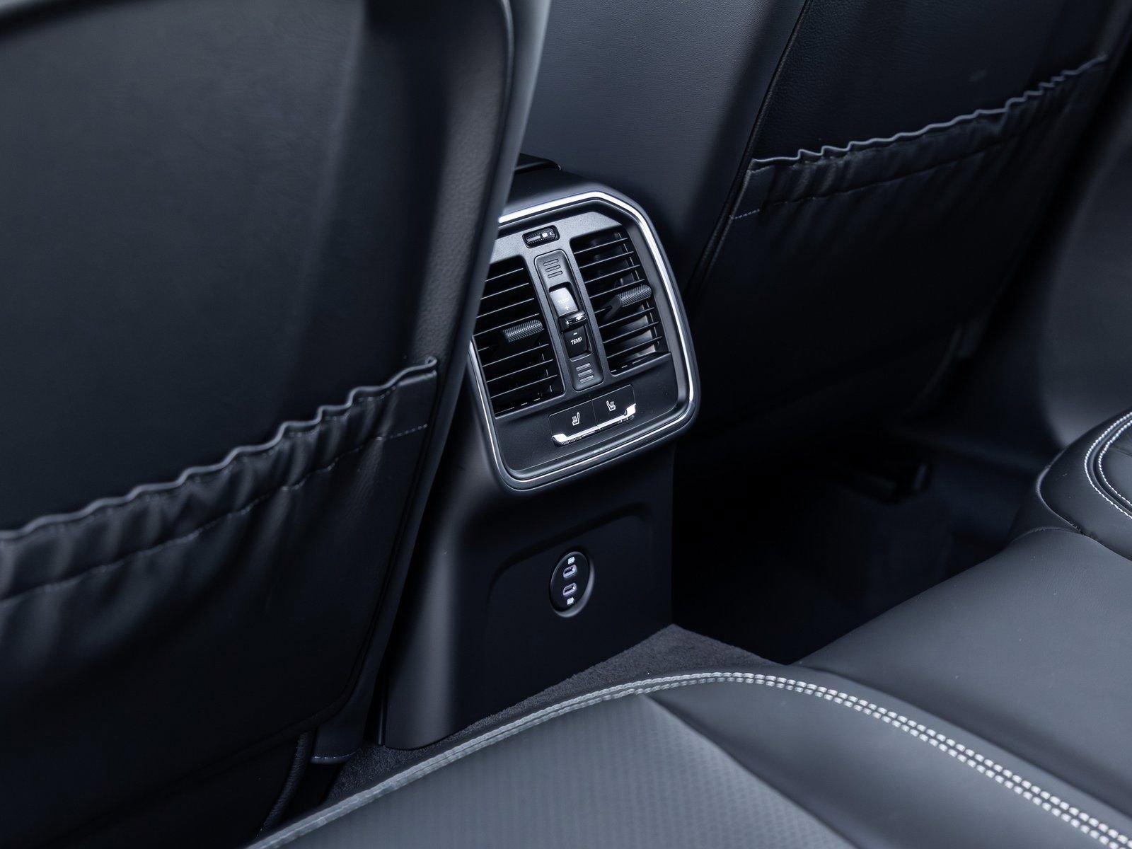 New 2026 Porsche Macan Turbo image 38