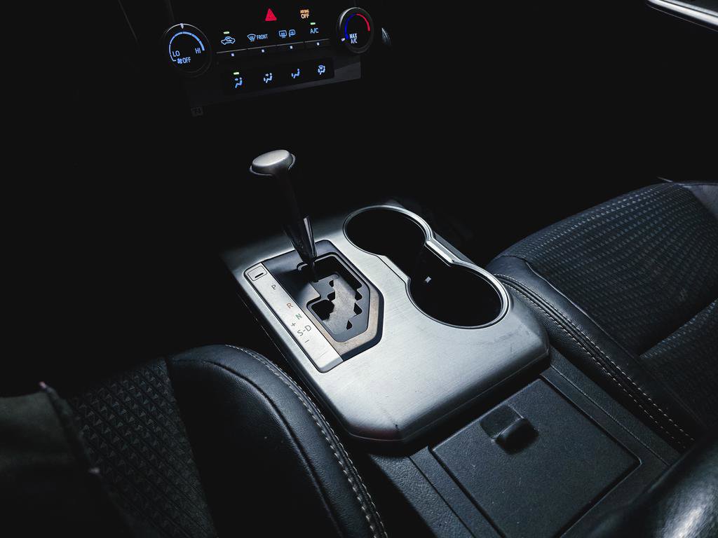 Used 2014 Toyota Camry SE FWD image 29