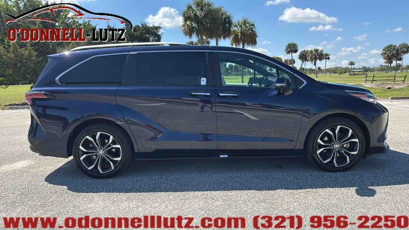Used 2025 Toyota Sienna Platinum image 6