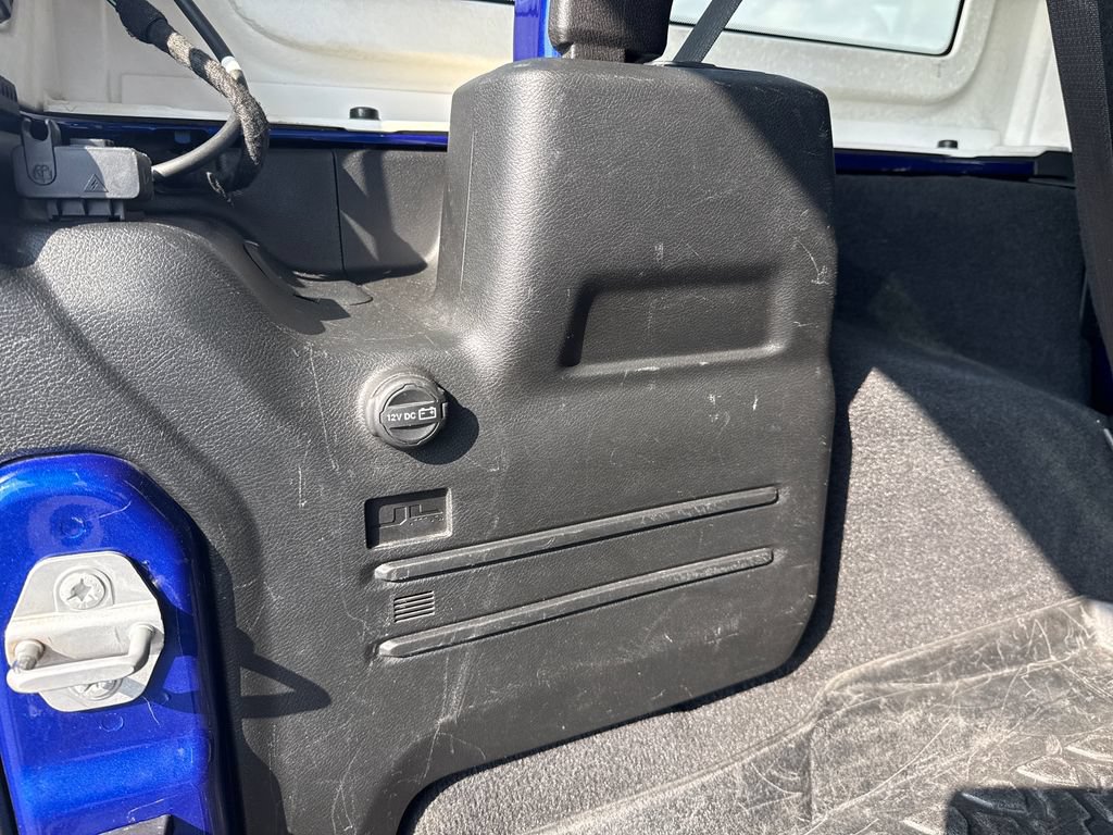 Used 2018 Jeep Wrangler Unlimited Sahara AWD/4WD image 39