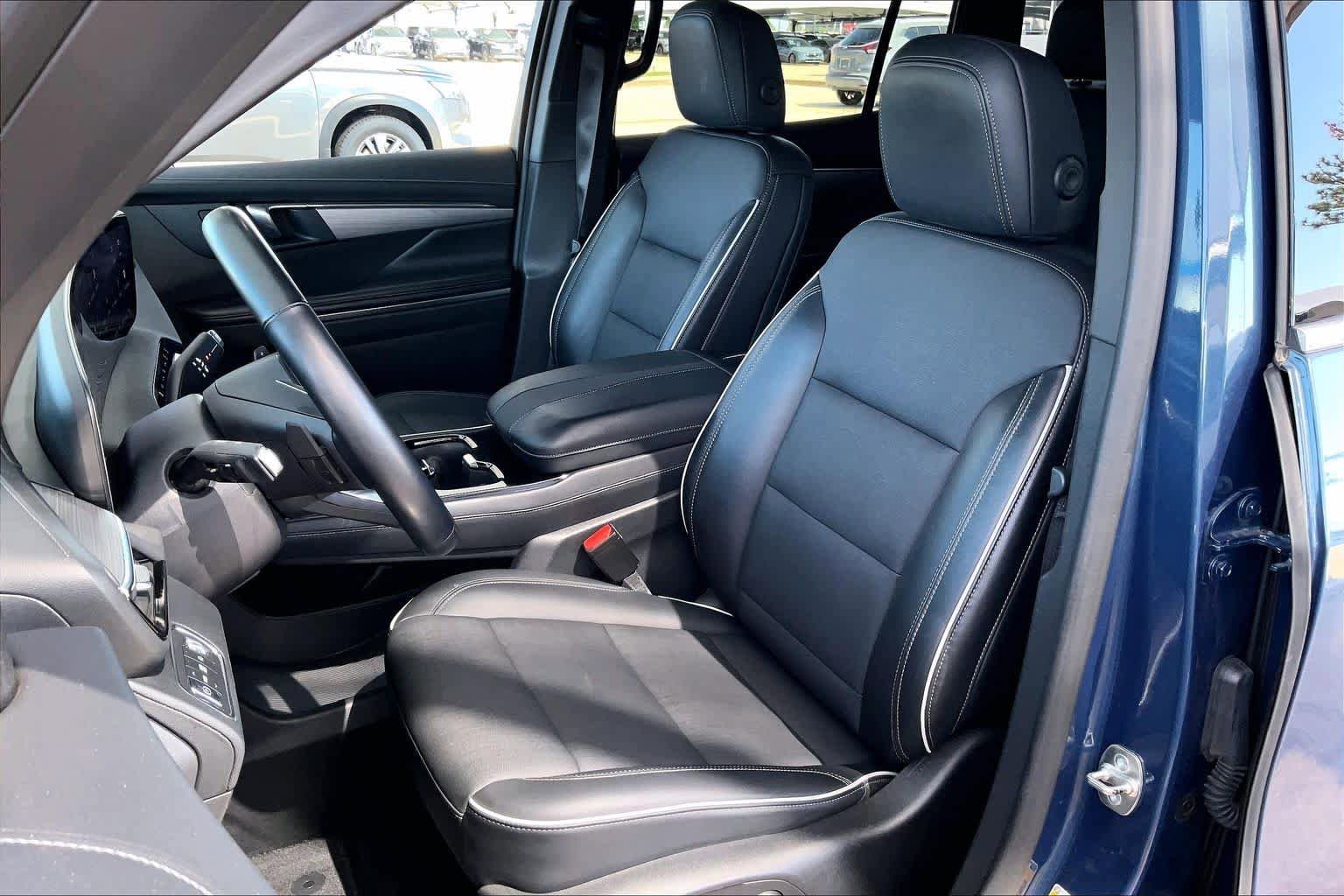 Used 2025 Buick Enclave Preferred w/ Power Package FWD image 8