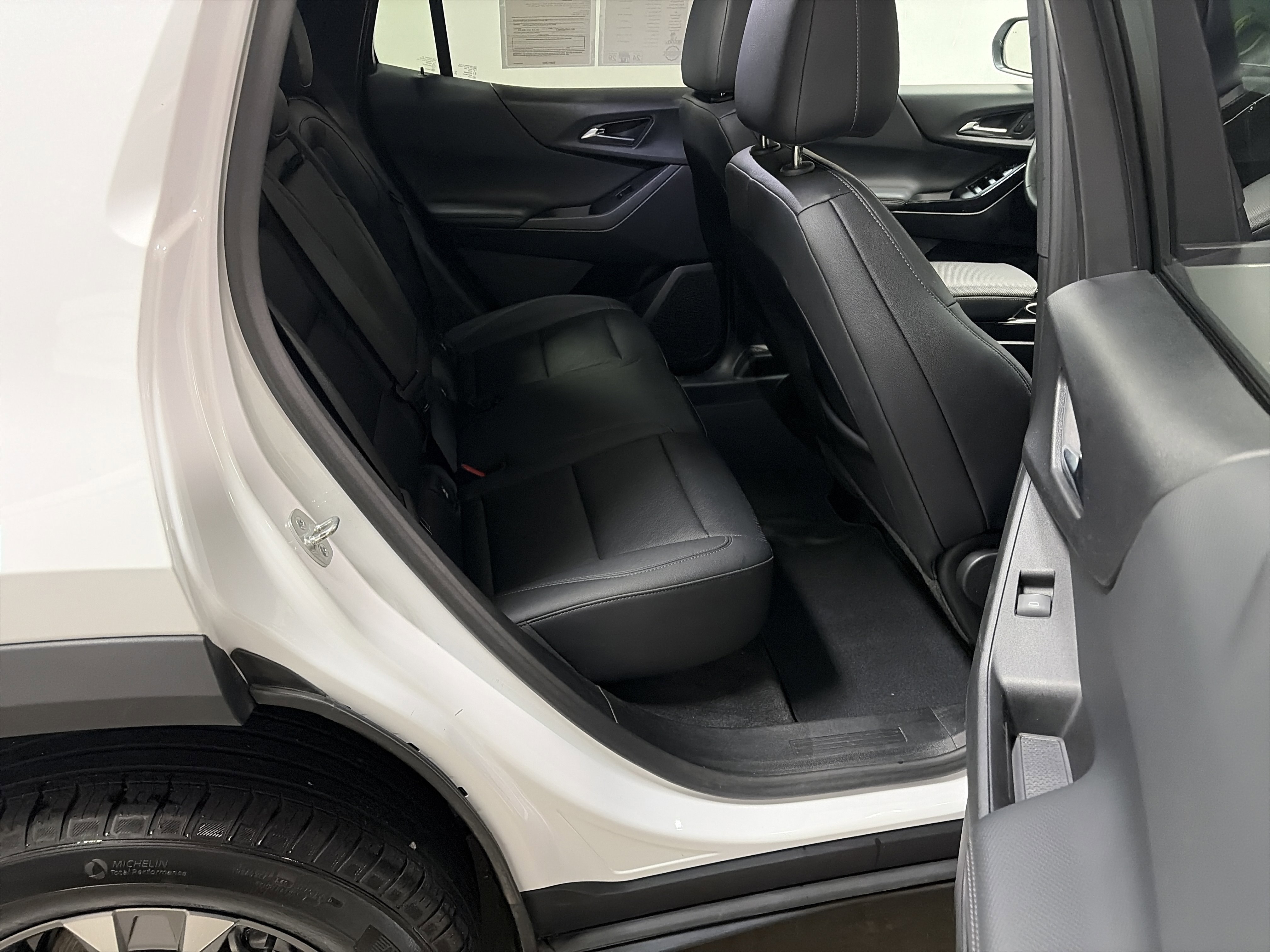 Used 2025 Chevrolet Equinox LT w/ Convenience Package II image 31