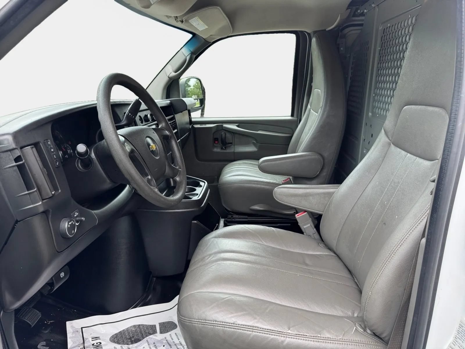 Used 2015 Chevrolet Express 3500 RWD image 9