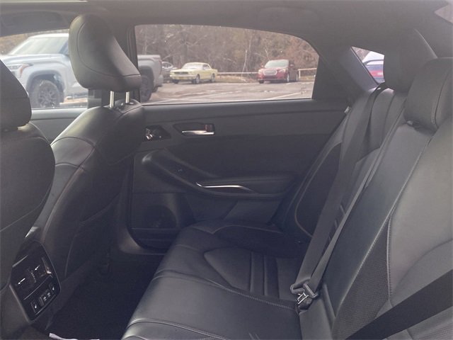 Used 2019 Toyota Avalon Touring w/ Advanced Safety Package image 16