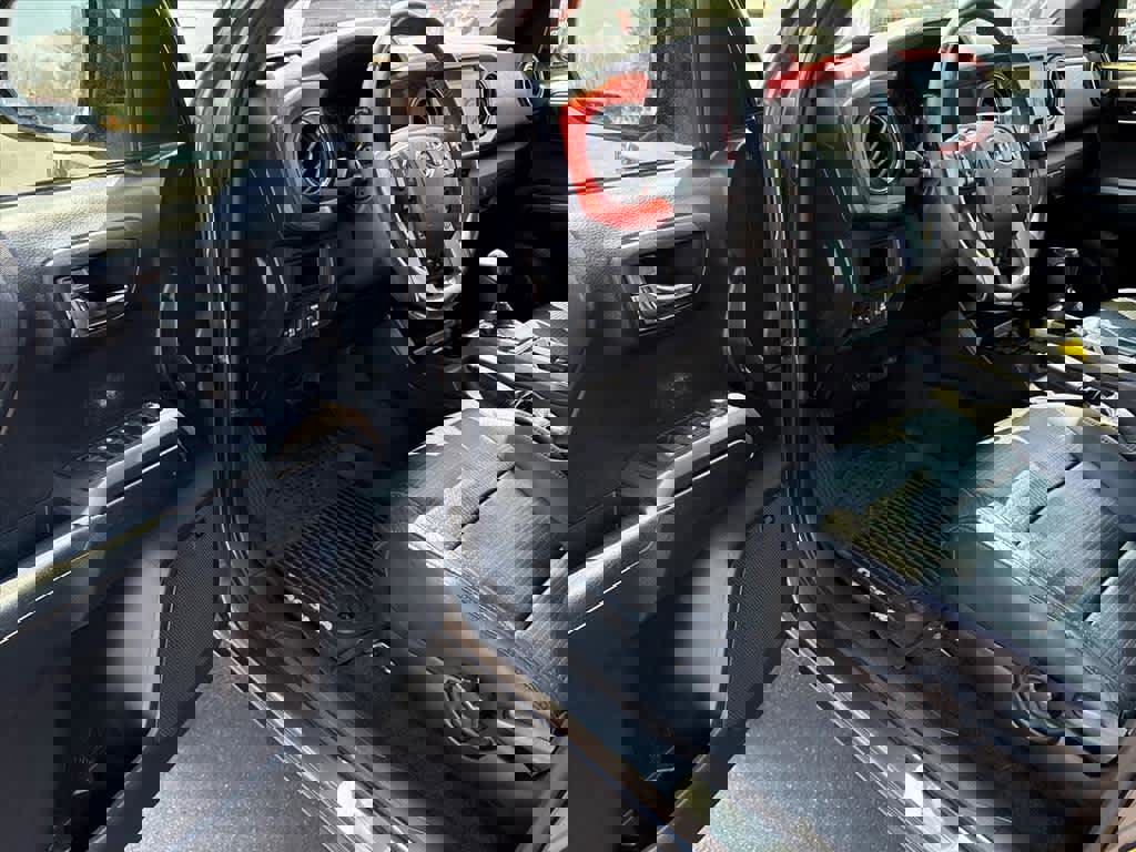 Used 2018 Toyota Tacoma TRD Off-Road image 18