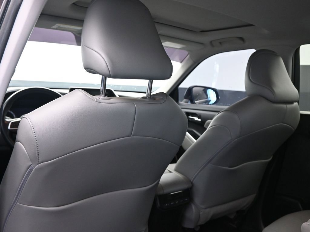 Used 2022 Toyota Highlander XLE image 21