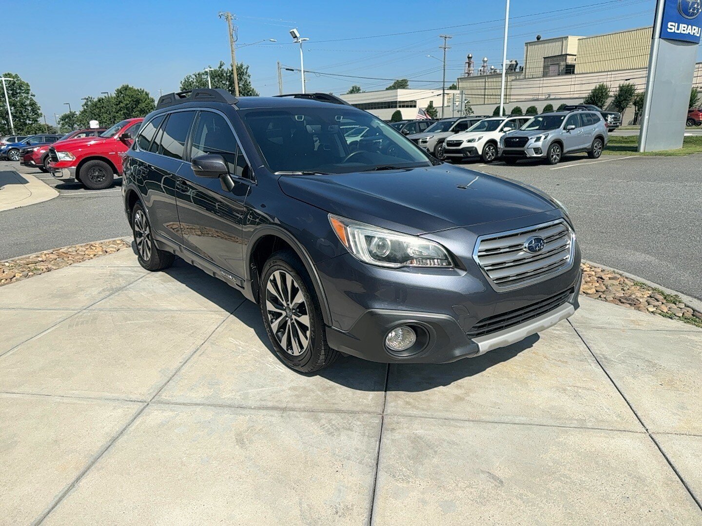 Used 2017 Subaru Outback 3.6R Limited AWD/4WD image 4