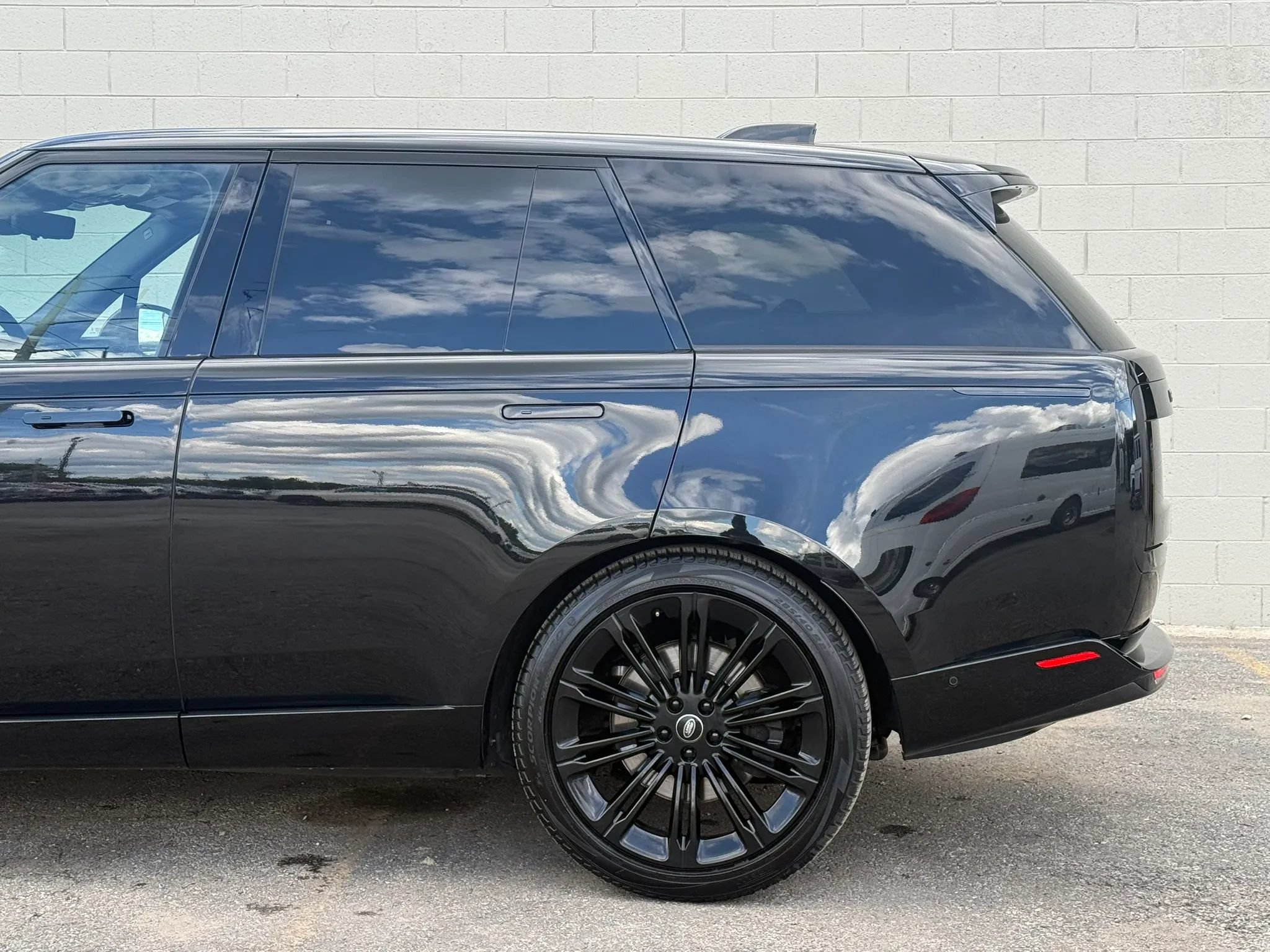 Used 2024 Land Rover Range Rover Autobiography AWD/4WD image 6