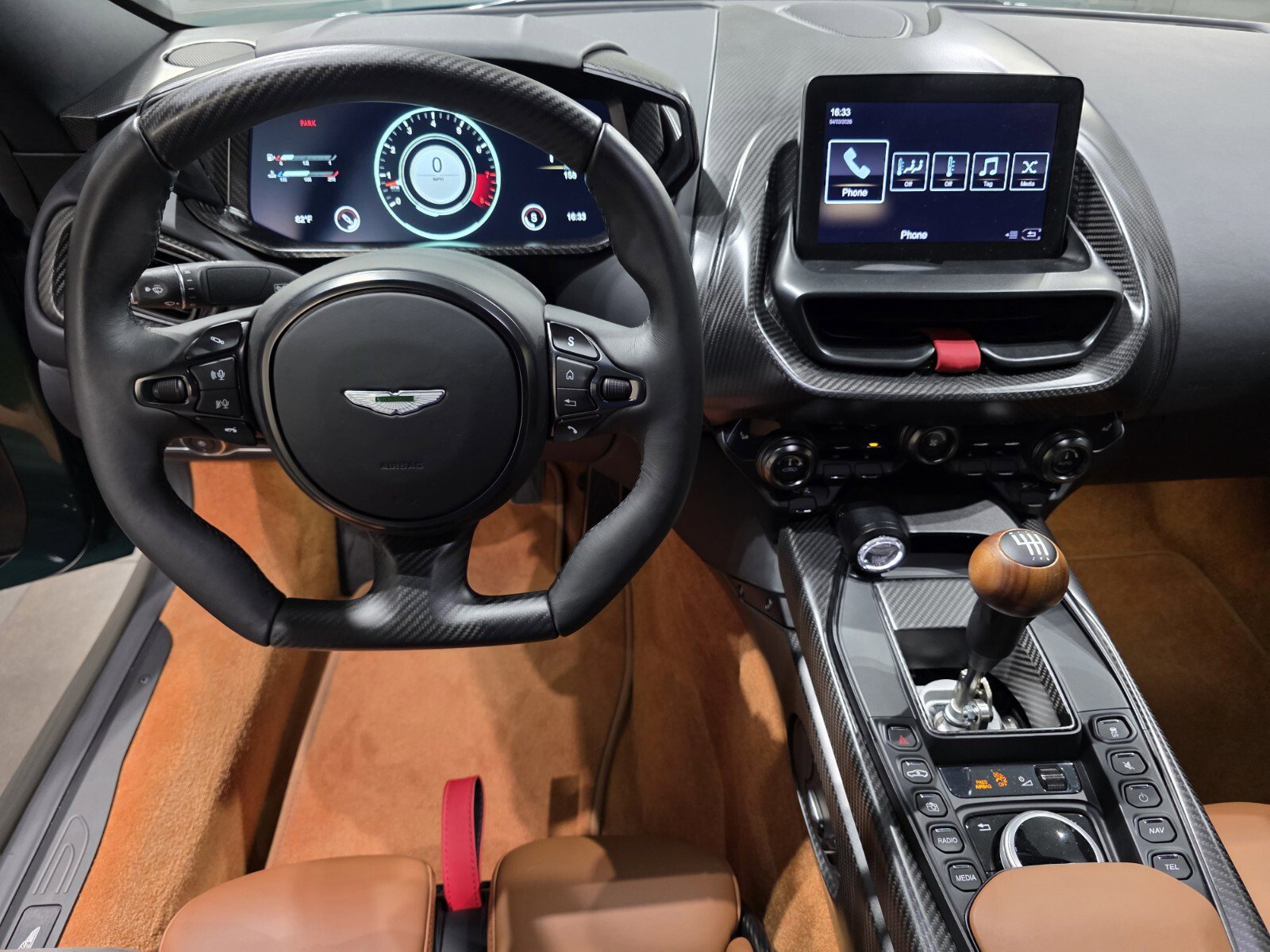 Used 2024 Aston Martin Valour RWD image 10