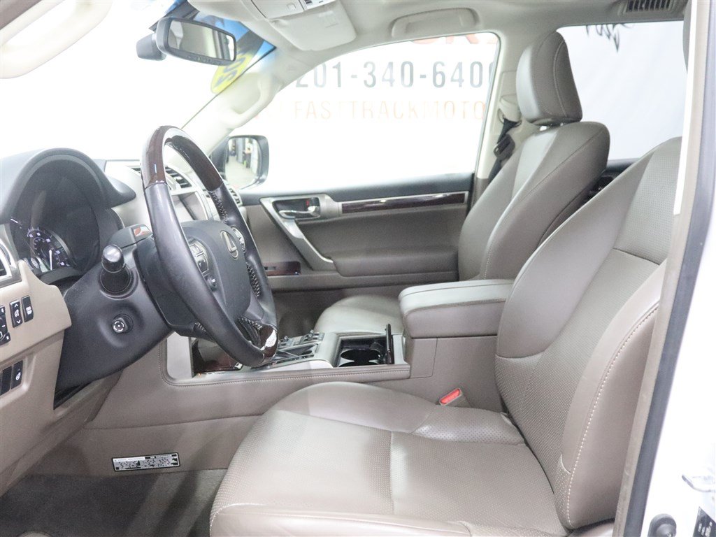 Used 2019 Lexus GX 460 Luxury AWD/4WD image 13