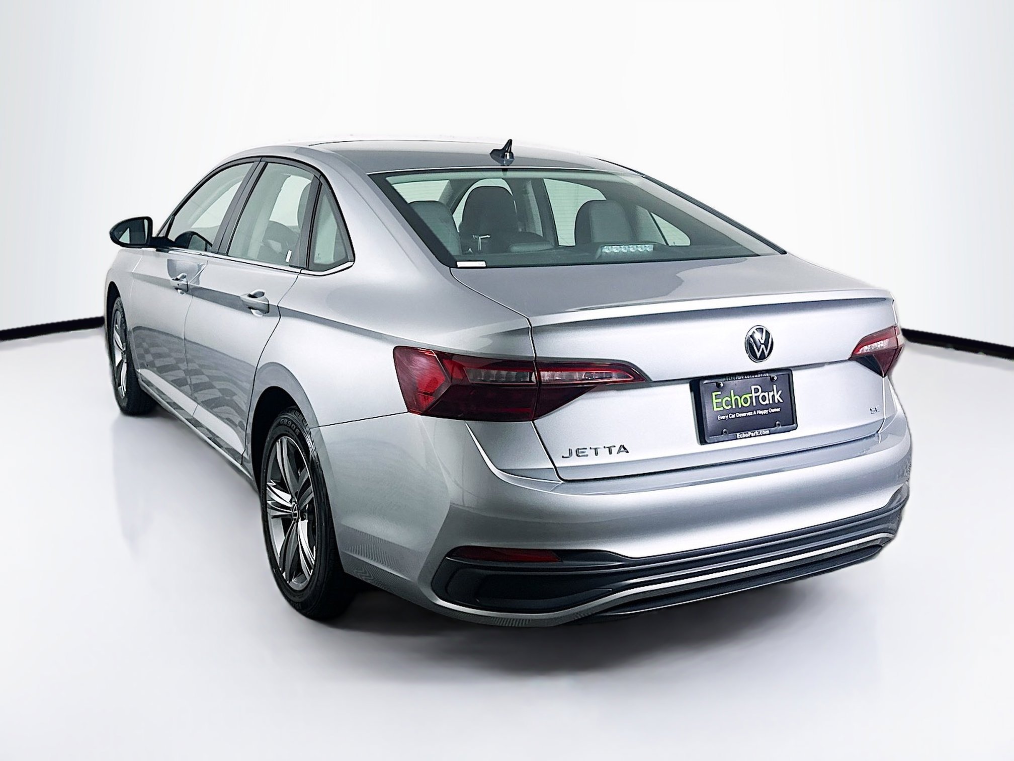 Used 2024 Volkswagen Jetta SE image 5