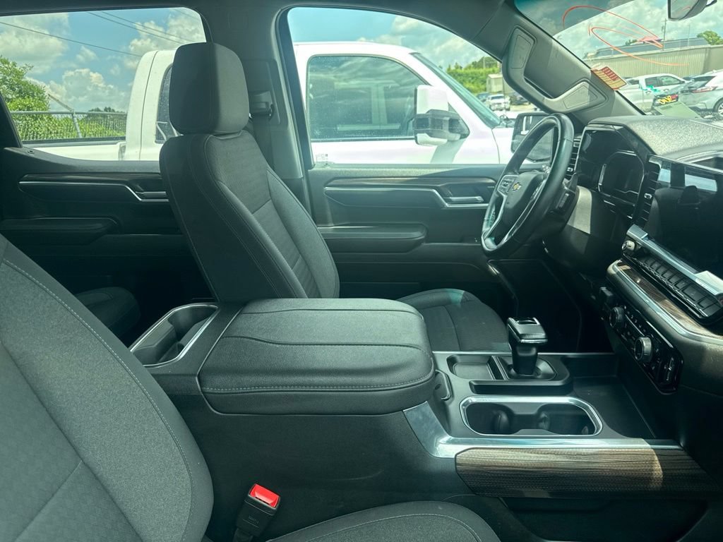 Used 2025 Chevrolet Silverado 1500 LT AWD/4WD image 15