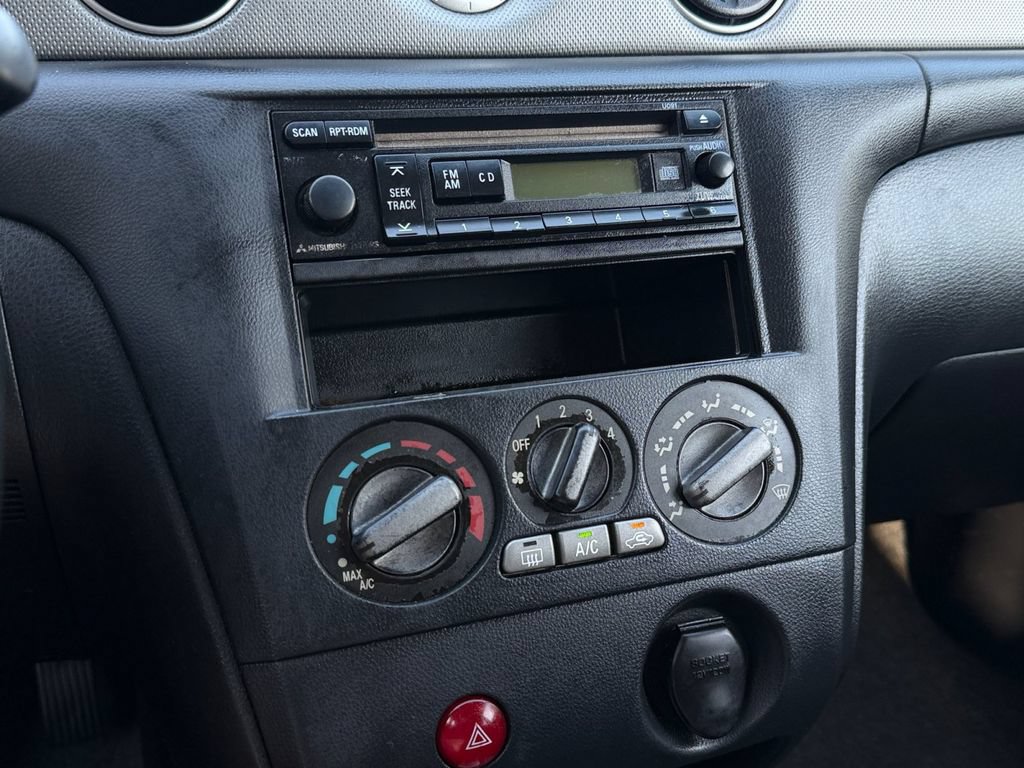 Used 2004 Mitsubishi Outlander XLS FWD image 23