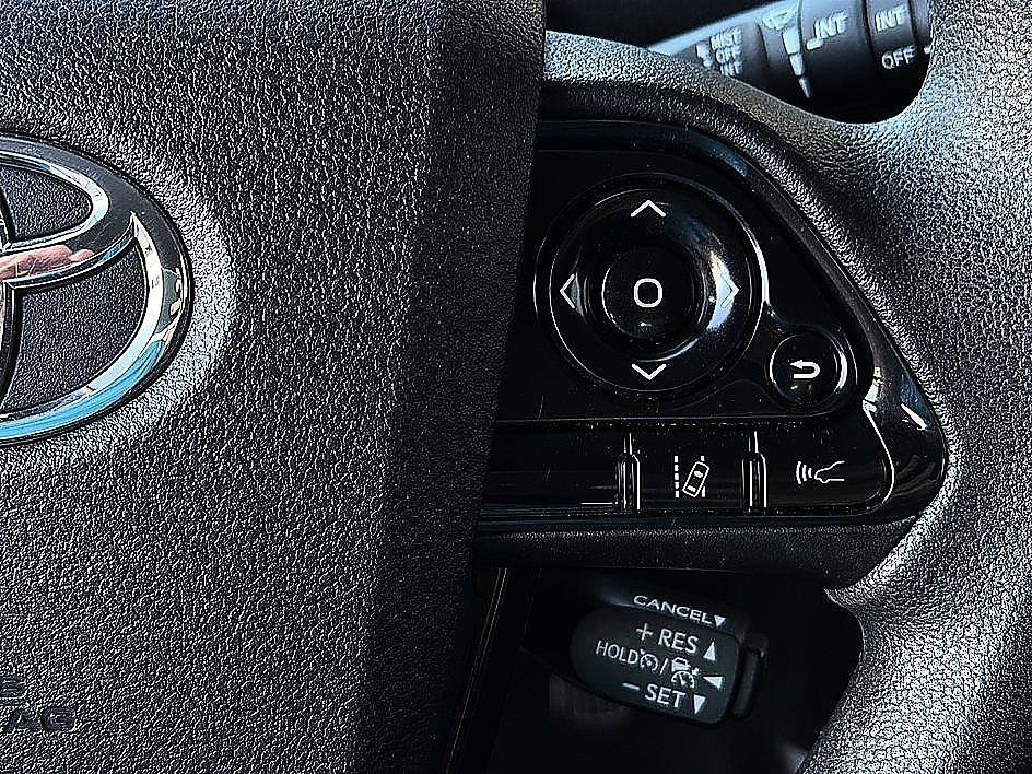 Used 2020 Toyota Prius LE AWD/4WD image 15