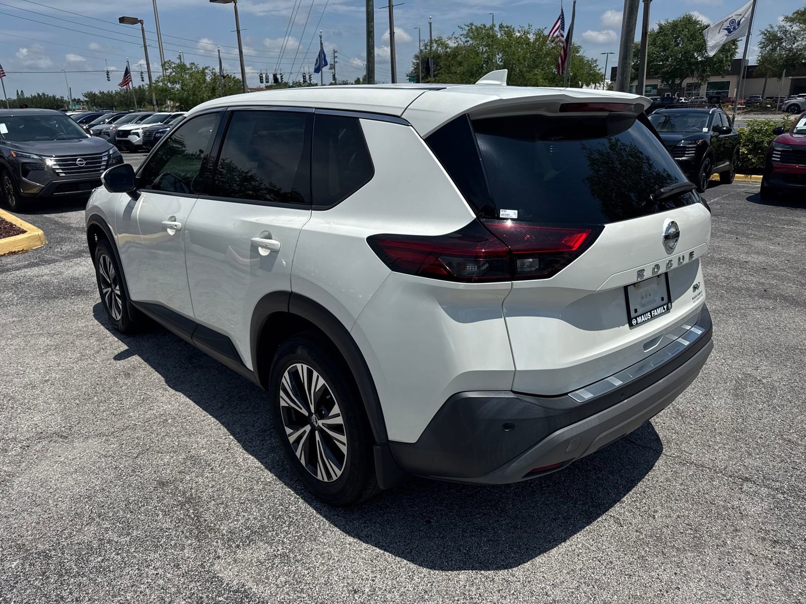 Used 2021 Nissan Rogue SV FWD image 9