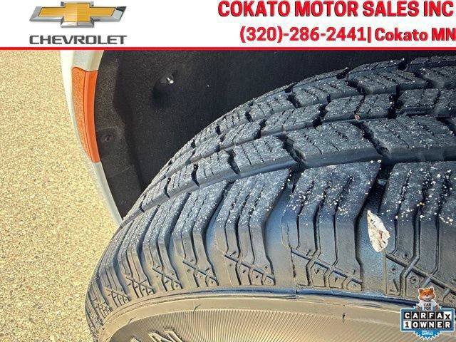 Used 2024 Chrysler Pacifica Touring-L FWD image 9
