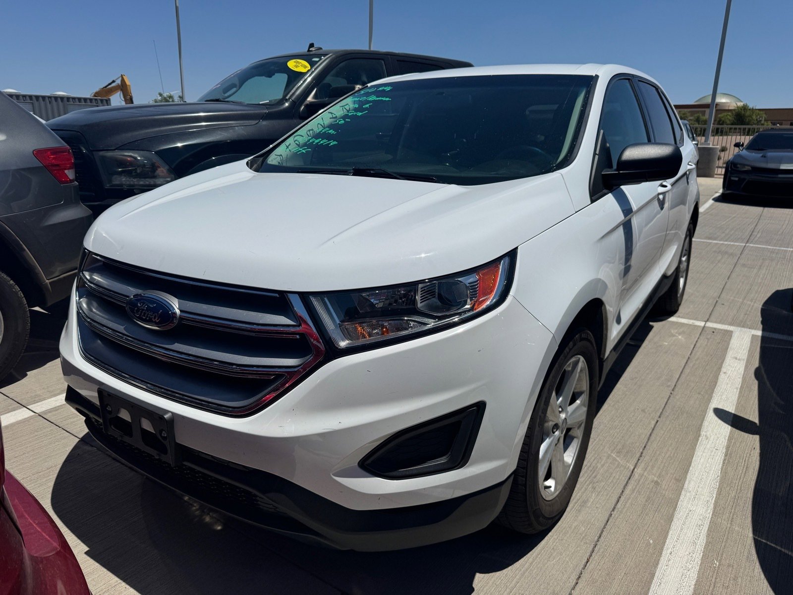 Used 2018 Ford Edge SE FWD image 2