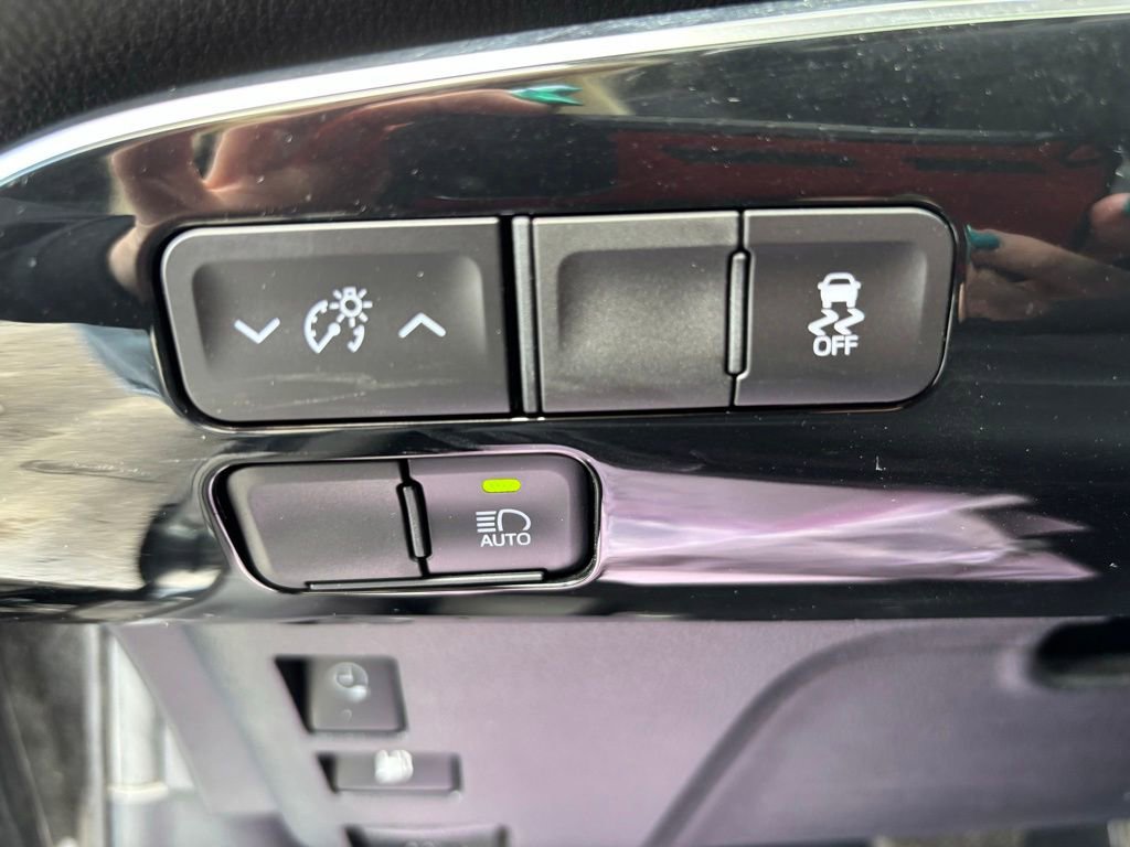 Used 2022 Toyota Prius Prime XLE FWD image 17