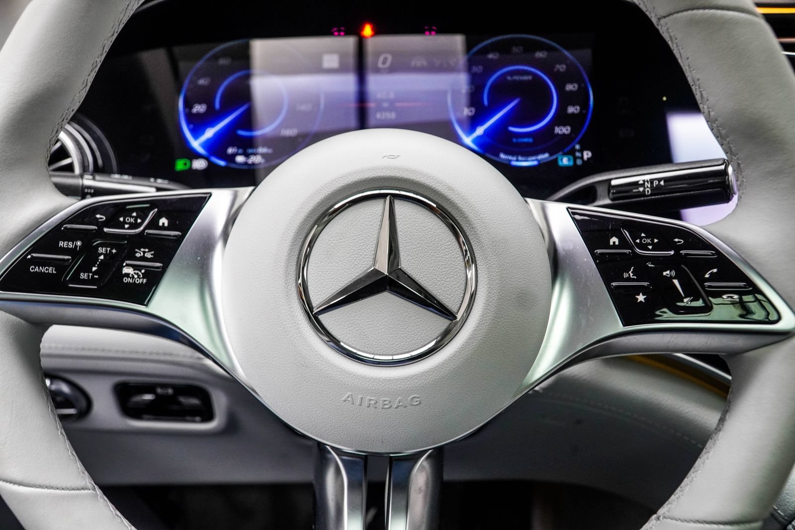 Used 2025 Mercedes-Benz EQE 500 4MATIC Sedan image 29