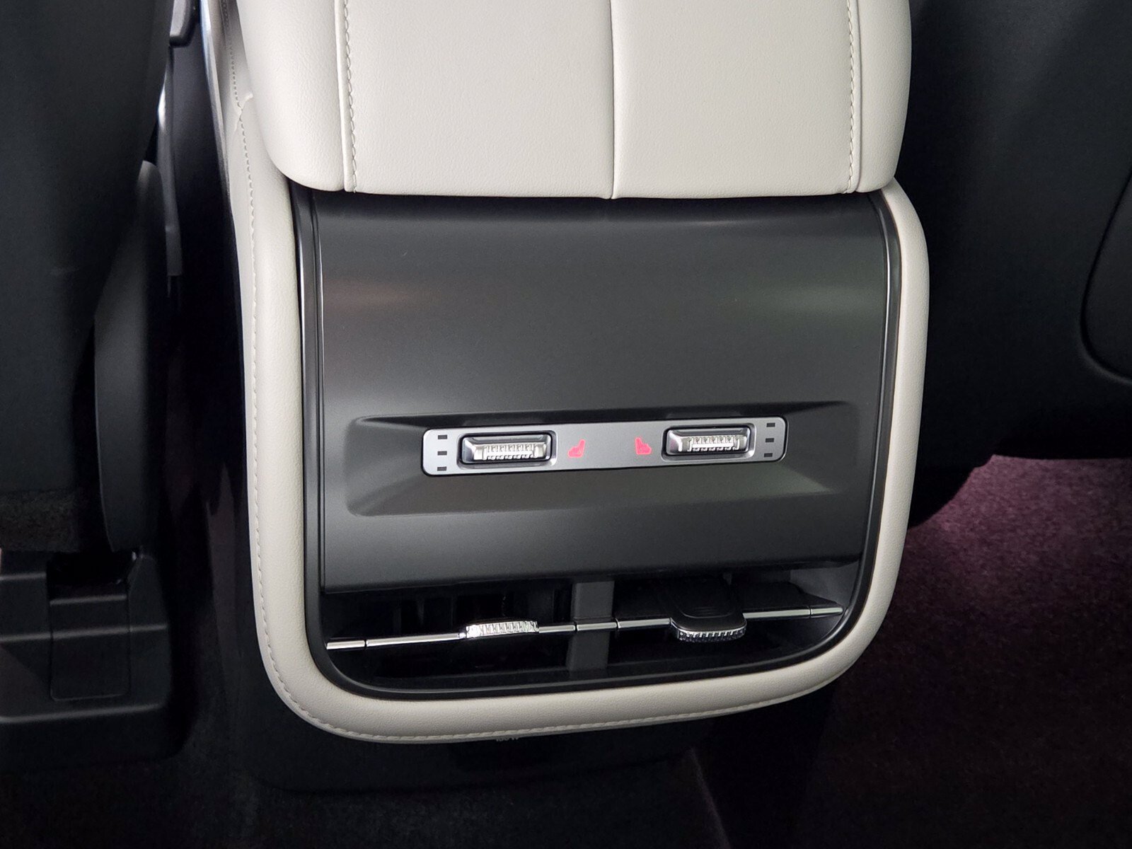 New 2026 Lincoln Nautilus Reserve w/ Jet Appearance Package AWD/4WD image 17