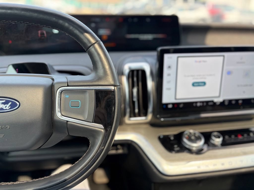 Used 2025 Ford Expedition Platinum AWD/4WD image 36